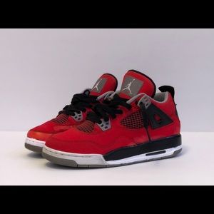 Jordan 4 toro bravo